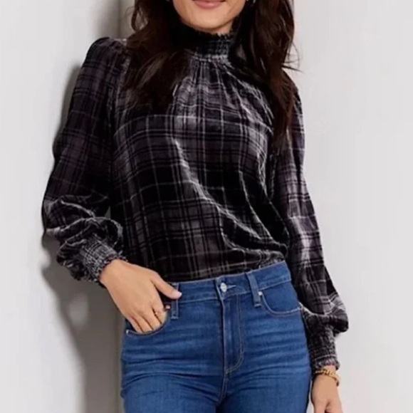 Evereve Tops - EUC Evereve Black Plaid Velvet Smocked Blouse Women- Small